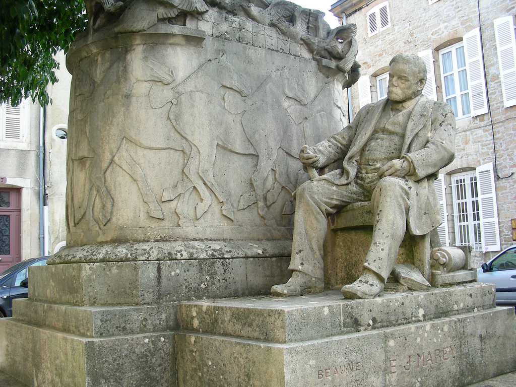 Étienne-Jules Marey's monument, Beaune.jpg